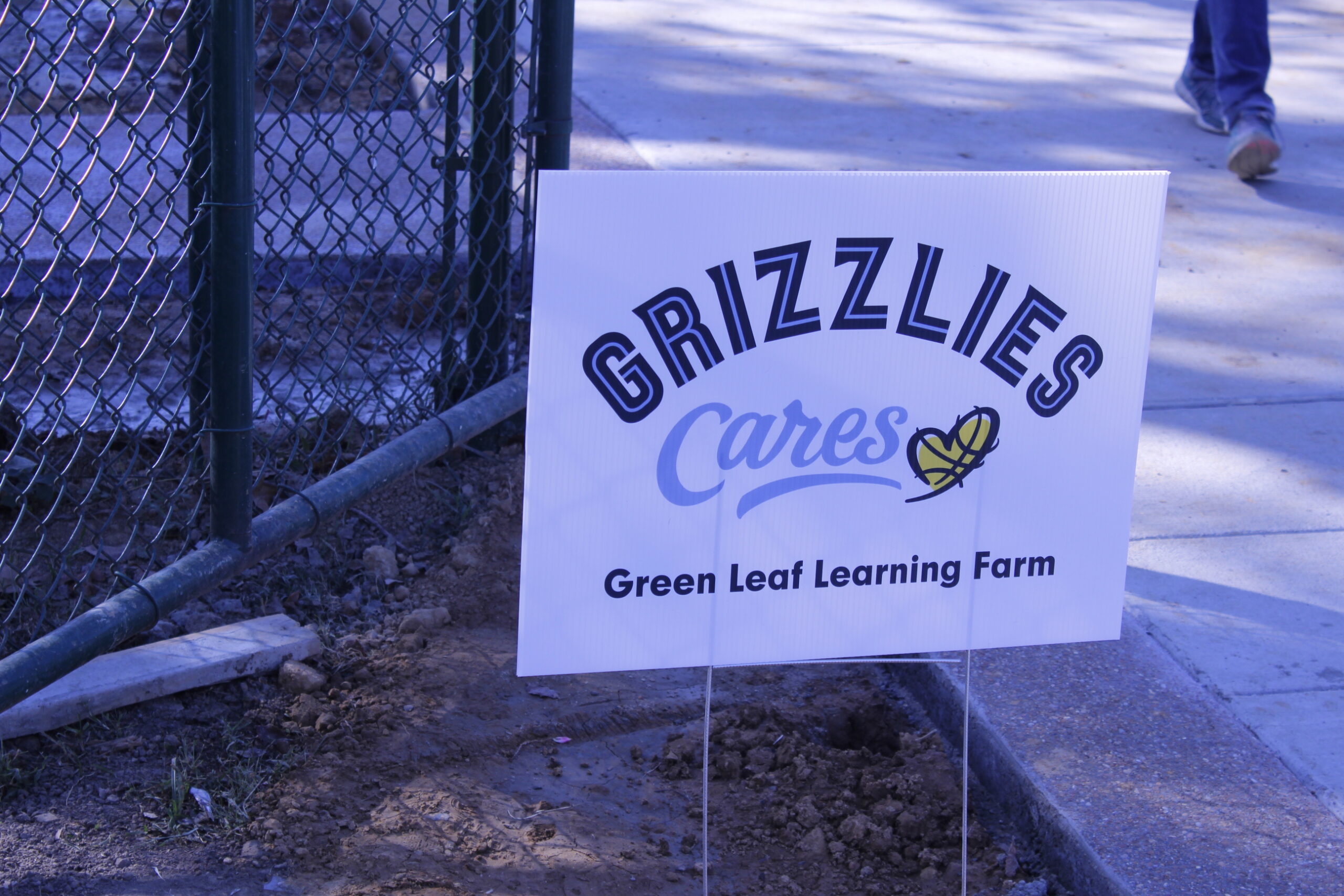 Memphis Grizzlies Get Dirty In South Memphis